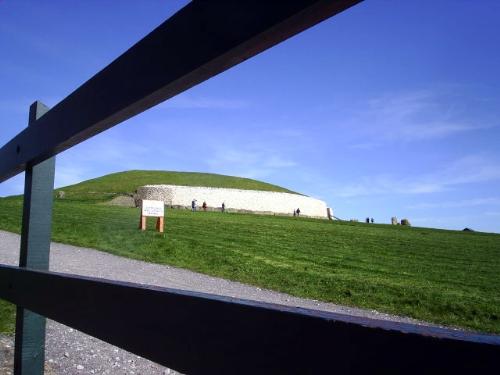 Visitor Center Newgrange - Stone age culture on display at Newgrange.