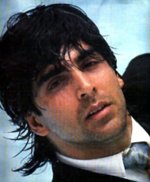 Akshay Kumar - Akshay Kumar had long hair and cute look in movie Sabse Bada Khiladi.