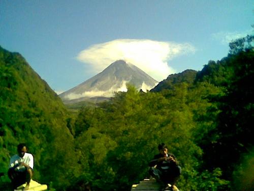 dangerous but beauty mount - It is also Mount Merapi. I take it from different place. This mountain very dangerous when the activity become higher and higher. But, it is very beautiful. And do you know that that mount give life the people whose live around by producing sand and stone more and more. If you have statue which made in Muntilan, Central Java, maybe it comes from Mount Merapi.