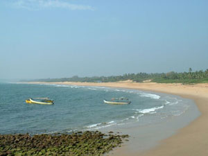 condolim beach in goa - a place to enjoy your weekend