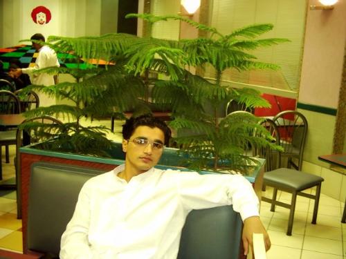 wait - 4 years ago sitting in Mcdonald want waiting for my GF... oh. its very difficult to wait for somebody....