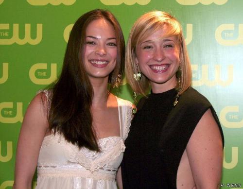 Lana lang & Chloe Sullivan - What a smile!!