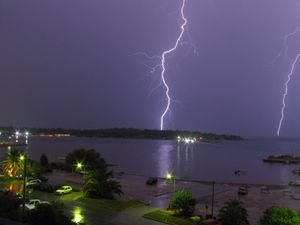 swimming - swimming with lightning
