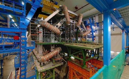 Device designed for creation artificial mini black - 3D photo of Atlas detector used in nuclear physics