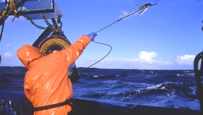Throwing the rope out - Throwing the rope out to catch the pot and bring it in