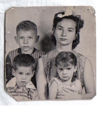 My mom , my brothers and me - My whole family together
