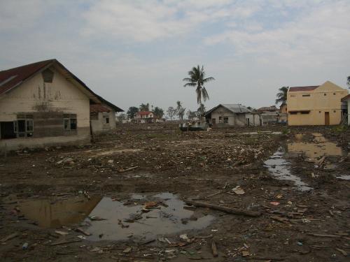 Tsunami in Aceh - One of the spot that consider not damaged enough by the Tsunami, can you imagine the worse than this?