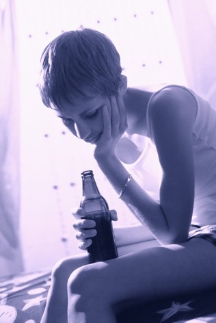 Alcoholism in women - Alcohol harms women more than men