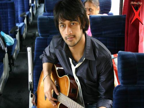atif aslam - atif wid guitar