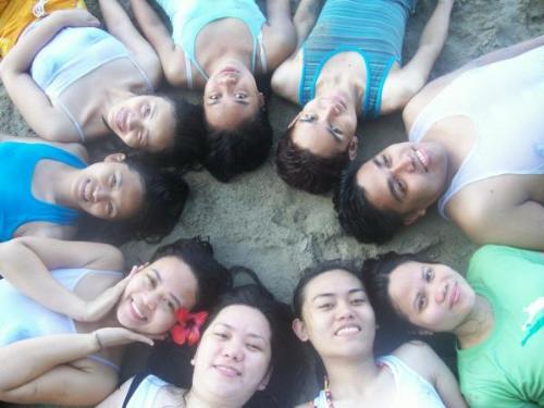 Best thing to do this summer - Its the first time that we had our teambuilding. It was held in Munting Buhangin in Batangas. Its the best place to spend time with your friends and loved ones.