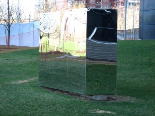 Mirror - An awesome wirrored steel art sculpture in front of the Guthrie Theatre
