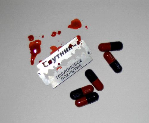 Razor 'n pillz - Sputnik razor and pills xD these are 'Mister-E' pills btw... from www.shayanashop.com