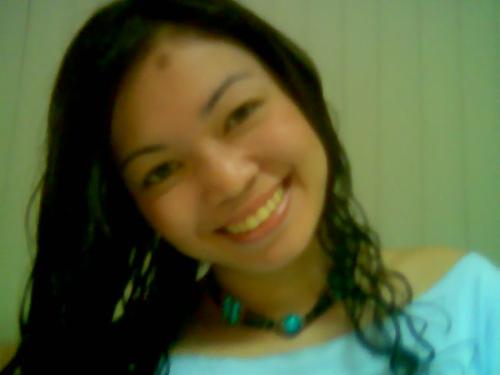 Does your neck hurt?hehe - oh well, it looks like i've got a broken neck..lol! but no..just love doin that pose!hehe=) don't mind that..be mesmerize with my smile..lol!=)