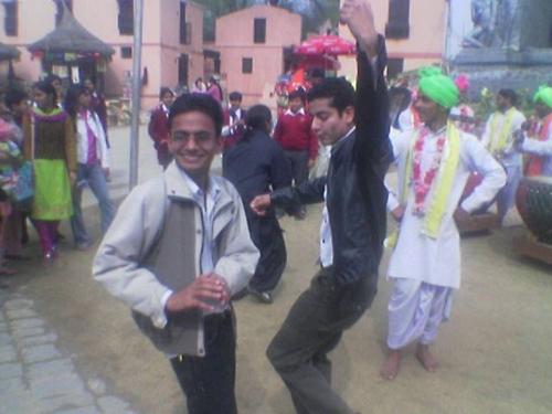 ME n anuj dancing in surajkund - i m on tonight and my hips don't lie