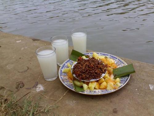 Identify  - Which type food is this? Identify each items