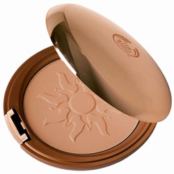 Bronzing powder - A lightweight, pressed bronzing powder for a natural-looking matte and shine-free finish. It contains light diffusing particles to instantly brighten the complexion. Apply over foundation, or wear alone on the face and cheeks.