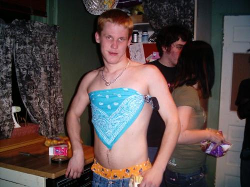 Mens bikini? - Some things just never make the fashion fad, I wonder why!