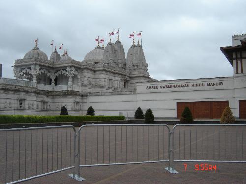 BAPS Swaminarayan Temple - The largest hindu temple outside India.
