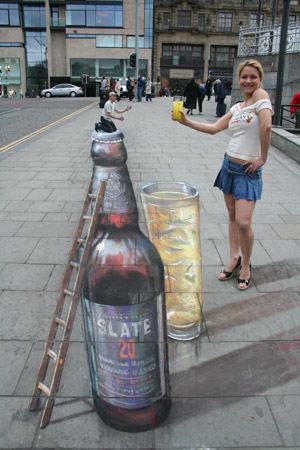 illusion - Julian Beever is an English artist who's famous for his art on the pavement of England, France, Germany, USA, Australia and Belgium Beever gives to his drawings an amazing 3D illusion.