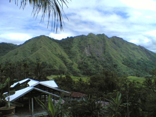 mt. kapugan - Also taken from Jonathan's house, this is the closest[?] mountain to Poblacion. I'll come back for this one day.