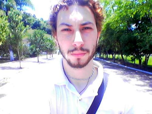 All in White - Weel, it´s me all in white going down my home´s street