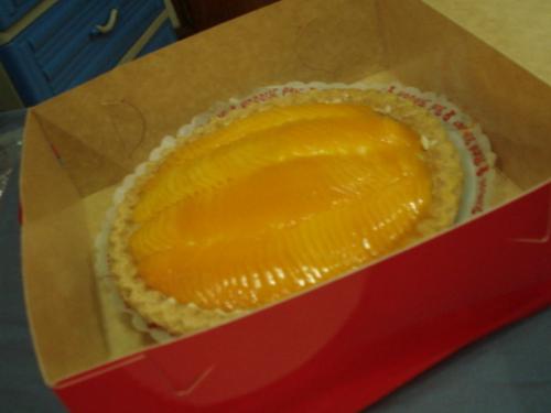 mango cream pie - In this picture is a sumptuous mango cream pie.