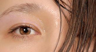 light makeup - image of eye showing light amounts of makeup
