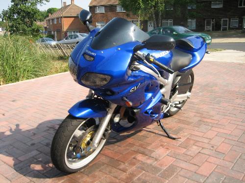 Motorcycle - Picture of a Suzuki sv 650 S k2 2002 MODEL IN CANDY BLUE