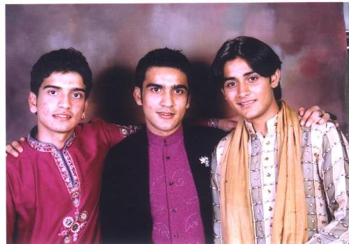 rohit rounak raghav... - gen next of jhawar's... me wit my cousins...