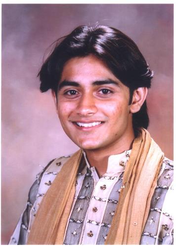 thats me... - hey this was taken in mumbai... june 06 ... my cousins wedding.. m i photogeneic...??