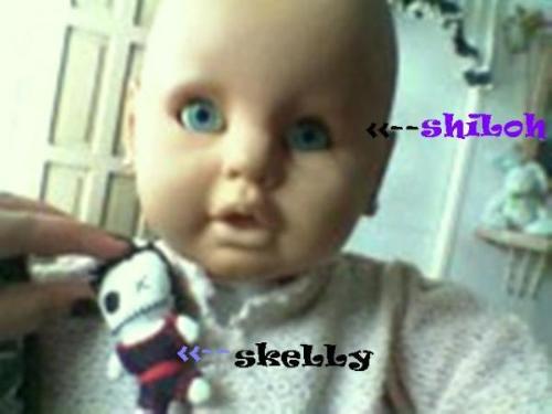 skeLLy anD shiLoh - i lurve them both... my dolls...XD