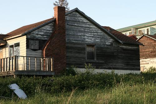 abandoned house - an abandoned home in des moines, wa.