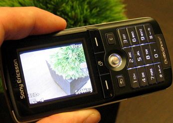Taking picture with Sony Ericsson K750 - This photo shows you how does it look when we use it for taking photos.