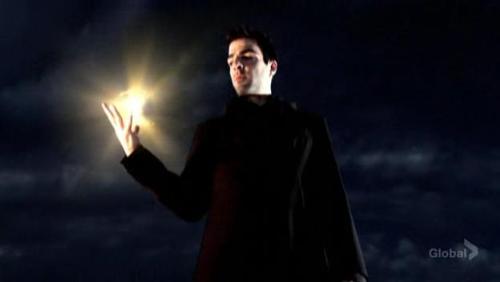 Sylar looking over New York - Screencap of the episode 22 of Heroes.