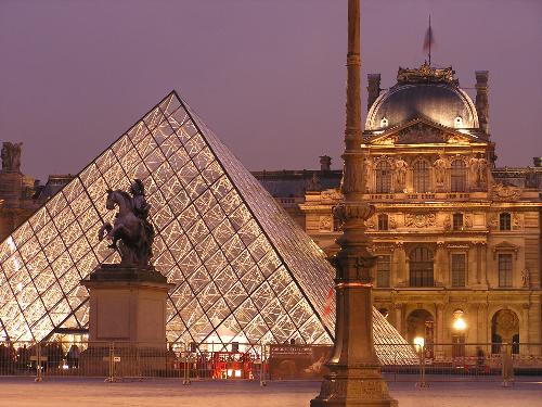 La Louvre - Incredible place with very interesting atmosphere