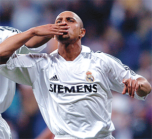 Roberto Carlos - Roberto Carlos... one of the best Defenders in the world, my personal favorite and a marvelous player of Real Madrid. Despite his age, he is a vital part of the Real team. !!!