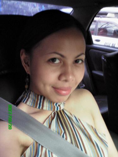 Cozy @ the car - this was shot on our way to Steeve's graduation @ PICC, Manila. While there's traffic, I thought of taking pics of myself and the things around me.