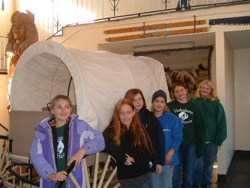 girls in front of a covered wagon - A picture from a previous trip