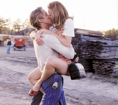 The Notebook - Ryan and Rachael kissing in a scene from the notebook