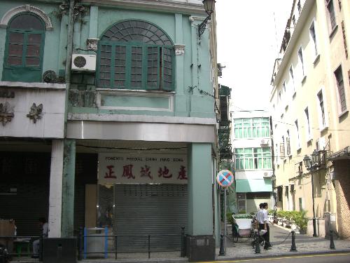 A part of view of street in Macao - It's my first time to go to Macao,so I am curious with everything. The real view is so different from what I imagined.It is really out of my expectation,to be precise,out of all my friends' expectation.But that's just the part of the ancient part of Macao.The modern part is so modern.