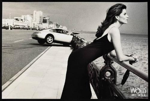 Pretty woman - Pretty women sometimes cause accidents.