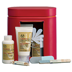 Handy For hands  - You can tell a lady by her hands – help a friend to show her best side. Almond Oil Conditioning Hand Wash 60 ml, Almond Oil Daily Hand & Nail Cream 50 ml, Mini Cuticle Sticks, Mini Emery Boards and Mini Nail Buffer.
