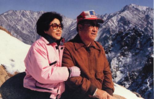 sincere lovers - After the age they crossed 50 now they are sincere this picture shows like that...