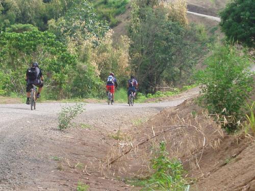 Mountain bikers going uphill - Ride to Licao-licao-Nabutas-Macabud trail on May 19, 2007.