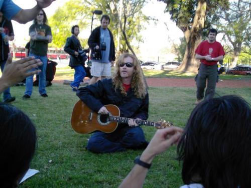 Megadeth - Mustaine unplugged in Argentina.