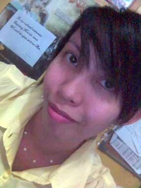 dinner date - yihee! as i recall i took this picture before going to my boyfriend's place for dinner. My first to eat dinner with his mom! do i look presentable? hehehehe
