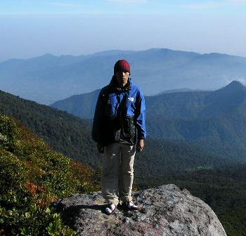 Vertical rise of GEDE and Pangrango Mountains - West Java high mountain. Gunung Gede memang mengasyikkan untuk dinikmati pemandangannya, treknya, cuaca, petualang kehidupannya, dan lain-lain. Juga sangat medannya sangat familiar bagi yang ingin belajar out-bond (pemula). So...Wis apik lah pokoke.
