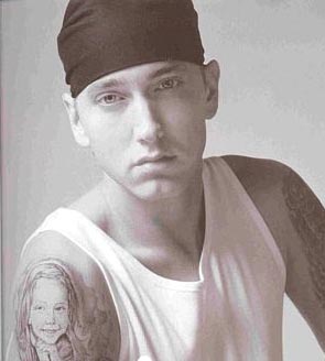 Eminem - Love this pic,pay little bit attention on his right hand,his little girl's image is there~