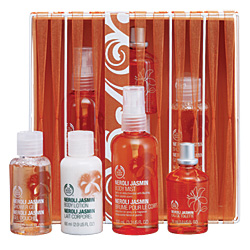 Neroli Jasmine Timeout - The magic of seduction. Neroli Jasmin Eau de Toilette 30 ml, Neroli Jasmin Shower Gel 60 ml, Neroli Jasmin Body Lotion 60 ml and Neroli Jasmin Body Mist 100 ml.
