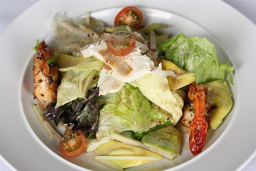 salad - fresh garden salad tossed with chicken strips
